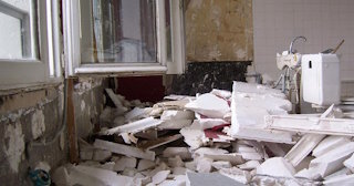Демонтаж хрущевки в Усолье-Сибирском - удаление старых полов и стен по выгодной цене от 1762 рублей.